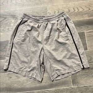 Lululemon Run: Response Short-Heathered Light Gray